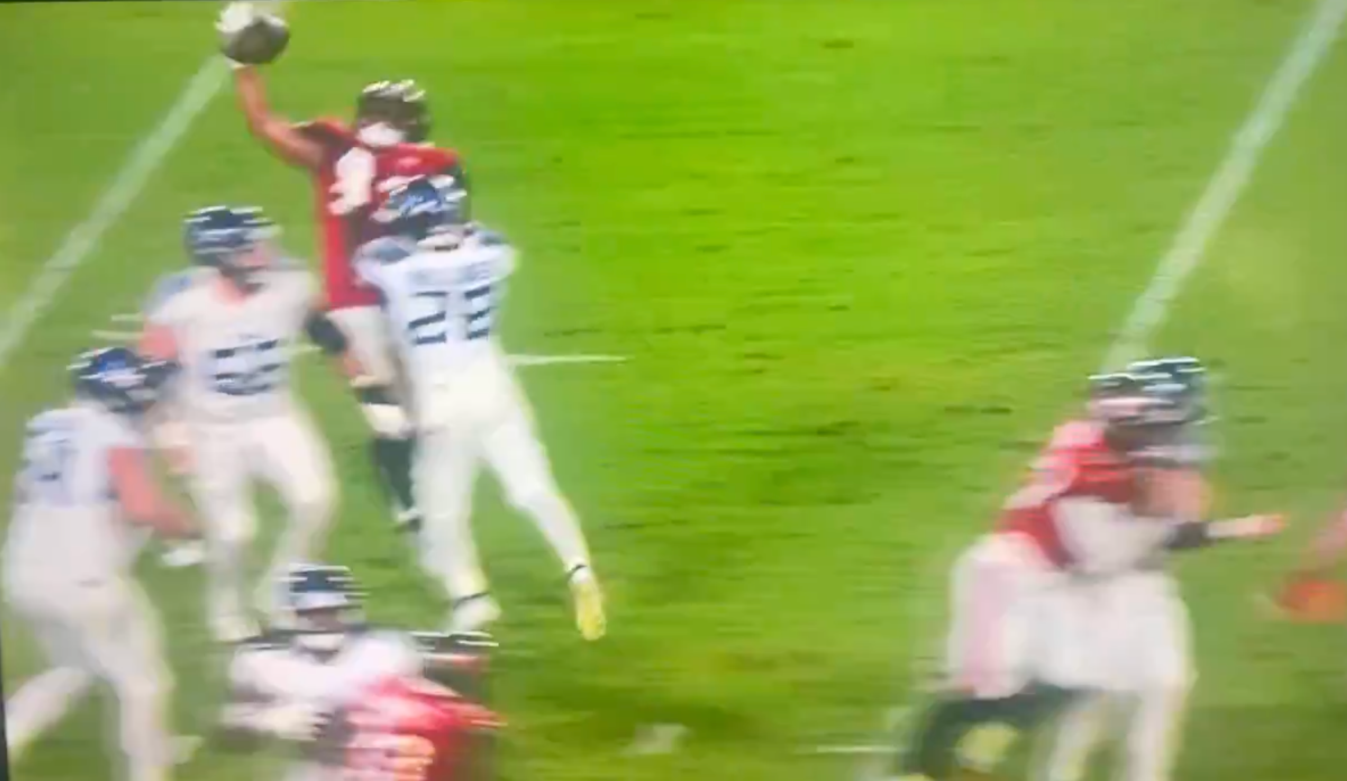 Buccaneers LB Nick Jackson makes an incredible interception in the third quarter against the Titans.